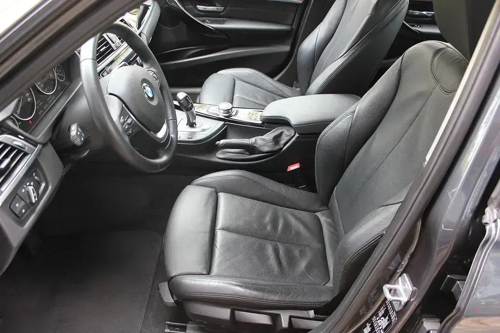 Gebraucht BMW 320 Sport Line 190 PS (139 kW) 2018 Grau Limousine
