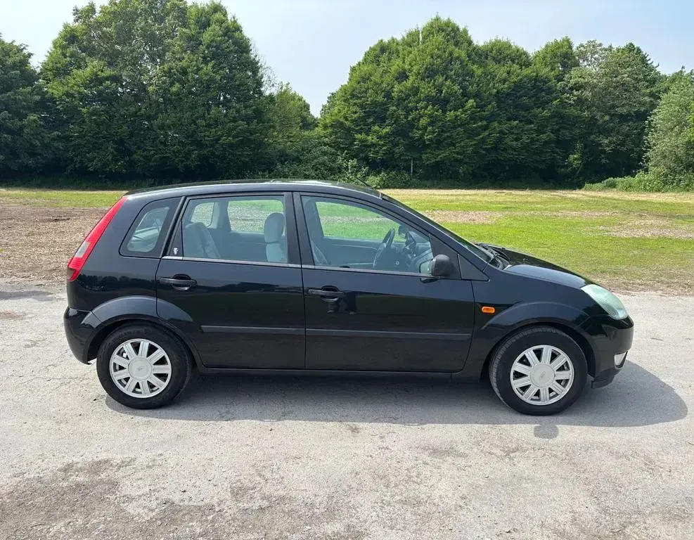 Gebraucht Ford Fiesta Ghia 80 PS (58 kW) 2002 Schwarz Kleinwagen