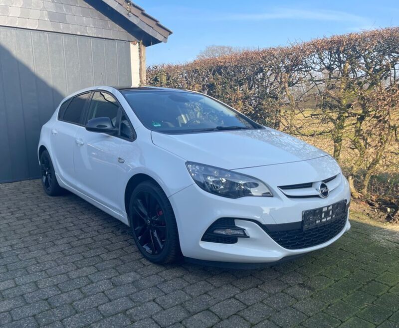 Weiß Gebraucht 2015 Opel Astra OPC Limousine | 6.500 € (Guter Preis) - Bild 1/4