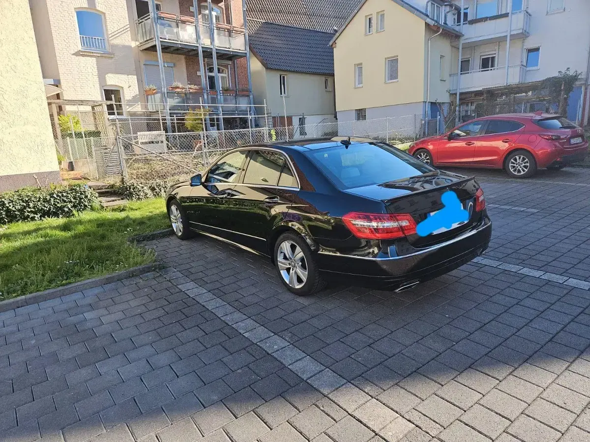 Używany Mercedes E500 Elegance 387 KM (284 kW) 2010 Czarny Sedan/Limuzyna