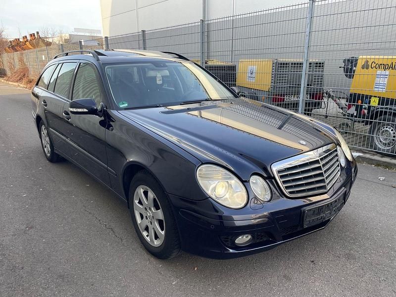 Gebraucht Mercedes E220 Classic 170 PS (125 kW) 2007 Blau Kombi