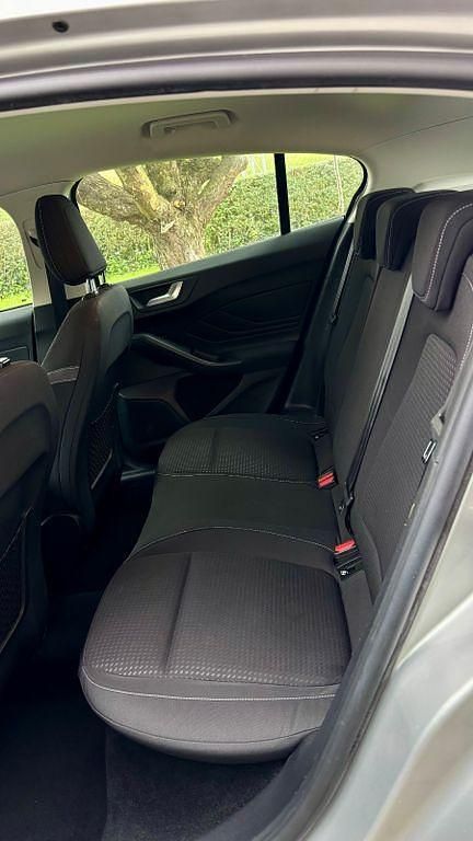 Gebraucht Ford Focus Trend 120 PS (88 kW) 2019 Grau Limousine