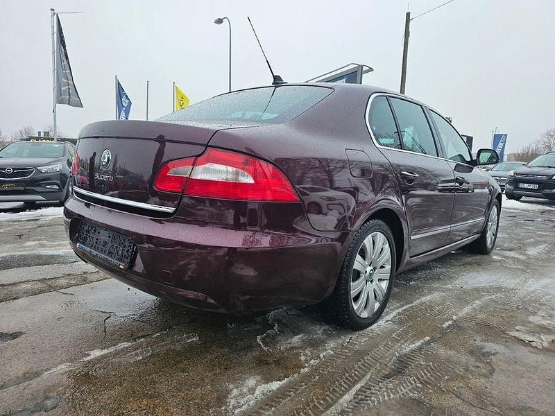 Gebraucht Skoda Superb Elegance 160 PS (117 kW) 2009 Rot Limousine