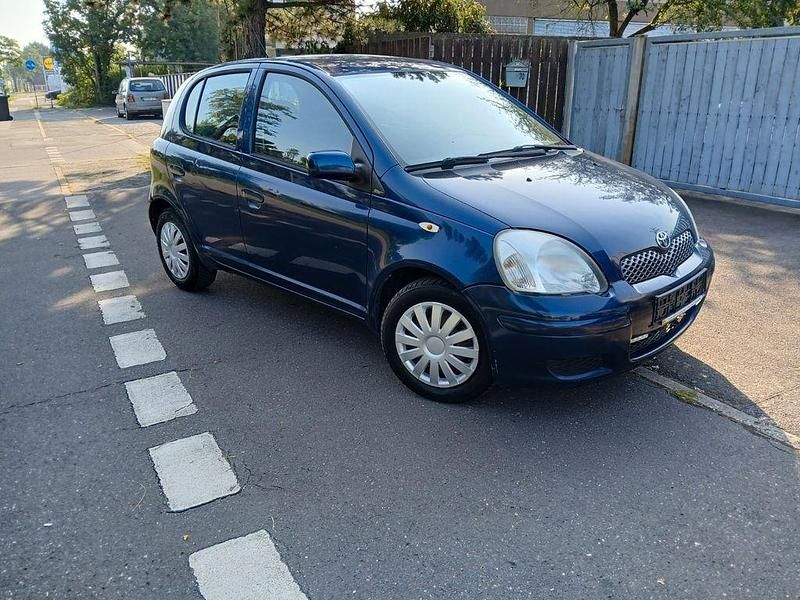 Blau Gebraucht 2003 Toyota Yaris Limousine | 1.499 € (Fairer Preis) - Bild 1/4