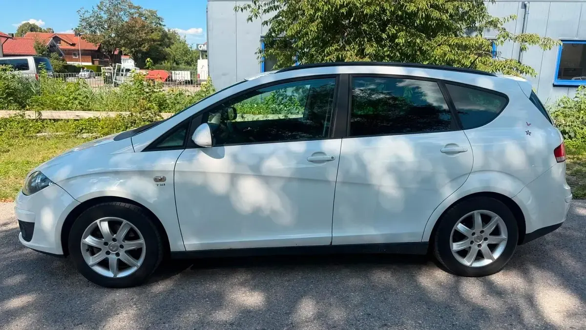 Gebraucht Seat Altea XL 105 PS (77 kW) 2011 Weiß Van / Kleinbus