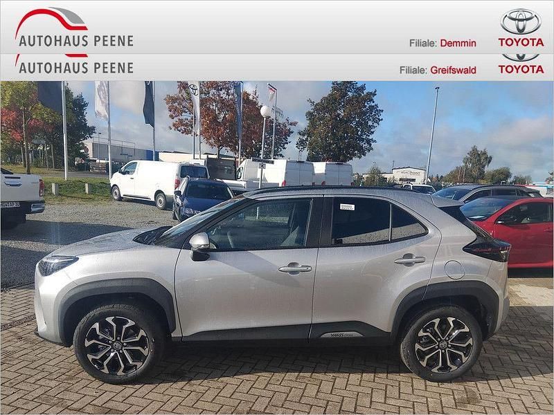 Gebraucht Toyota Yaris Cross 131 PS (96 kW) 2025 Silber SUV