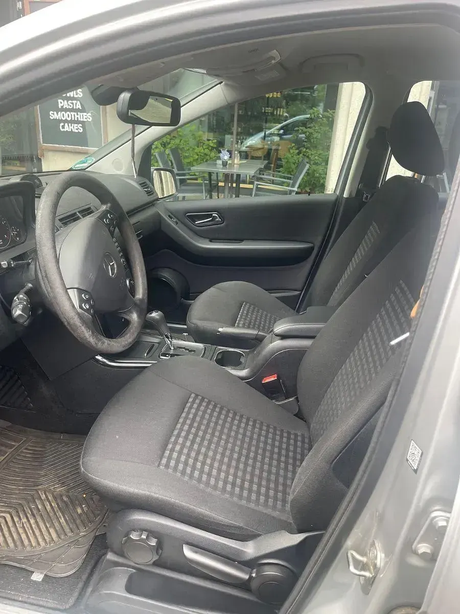 Gebraucht Mercedes A160 82 PS (60 kW) 2011 Silber Kleinwagen