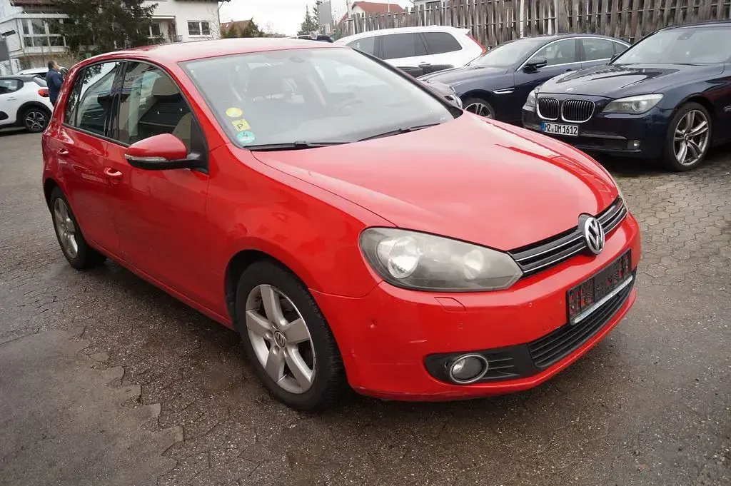 Gebraucht VW Golf VI Team 105 PS (77 kW) 2010 Rot Kleinwagen