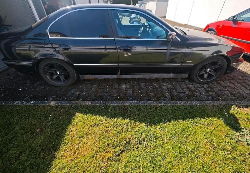 Schwarz Gebraucht 2000 BMW 530 Limousine | 950 € (Superpreis) - Bild 1/4