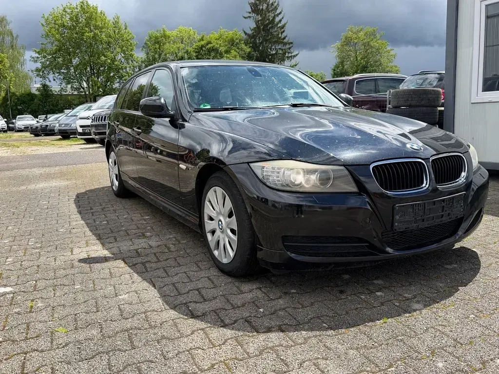 Gebraucht BMW 316 116 PS (85 kW) 2010 Schwarz Kombi
