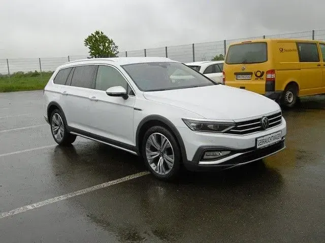Gebraucht VW Passat Alltrack 200 PS (147 kW) 2023 Gletscherweiß Kombi
