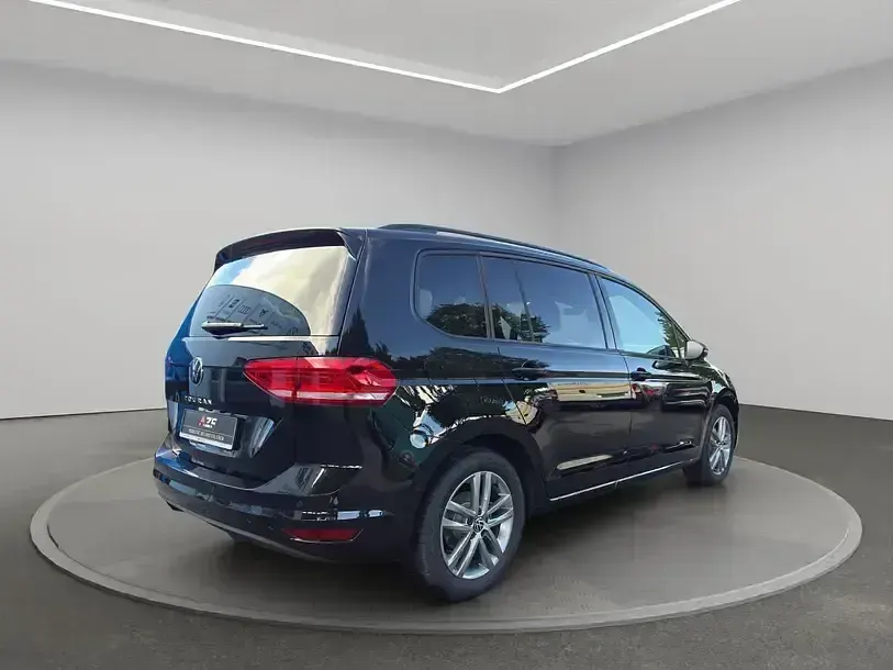 Neu VW Touran Comfortline 150 PS (110 kW) 2026 Schwarz Van / Kleinbus