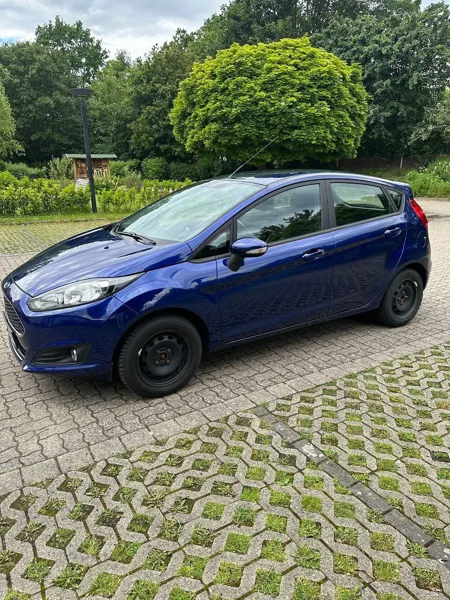 Gebraucht Ford Fiesta 101 PS (74 kW) 2017 Blau Kleinwagen