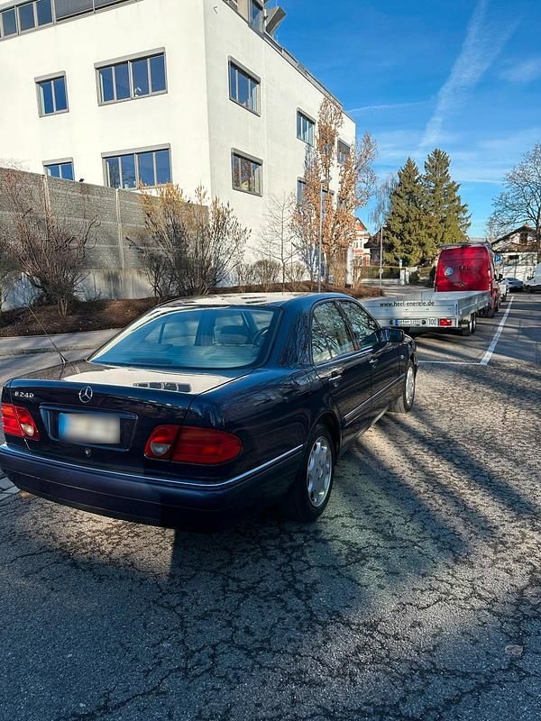 Gebraucht Mercedes E240 Elegance 170 PS (125 kW) 1999 Blau Limousine