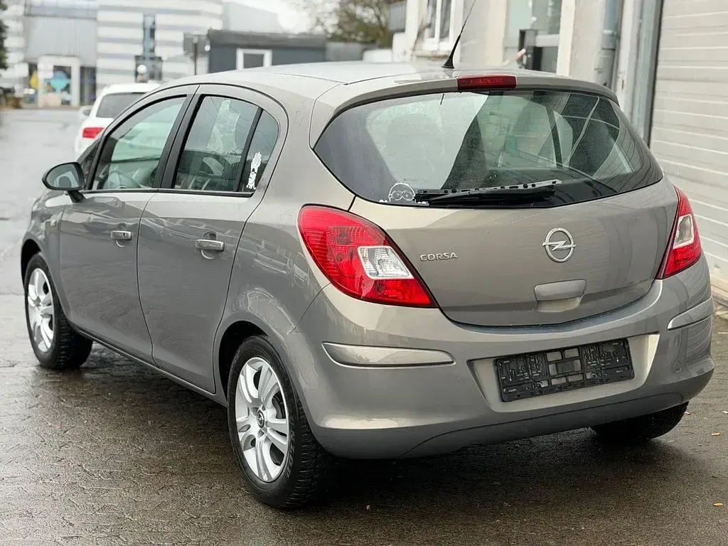 Usado Opel Corsa Energy 86 HP (63 kW) 2014 Castanho Citadino