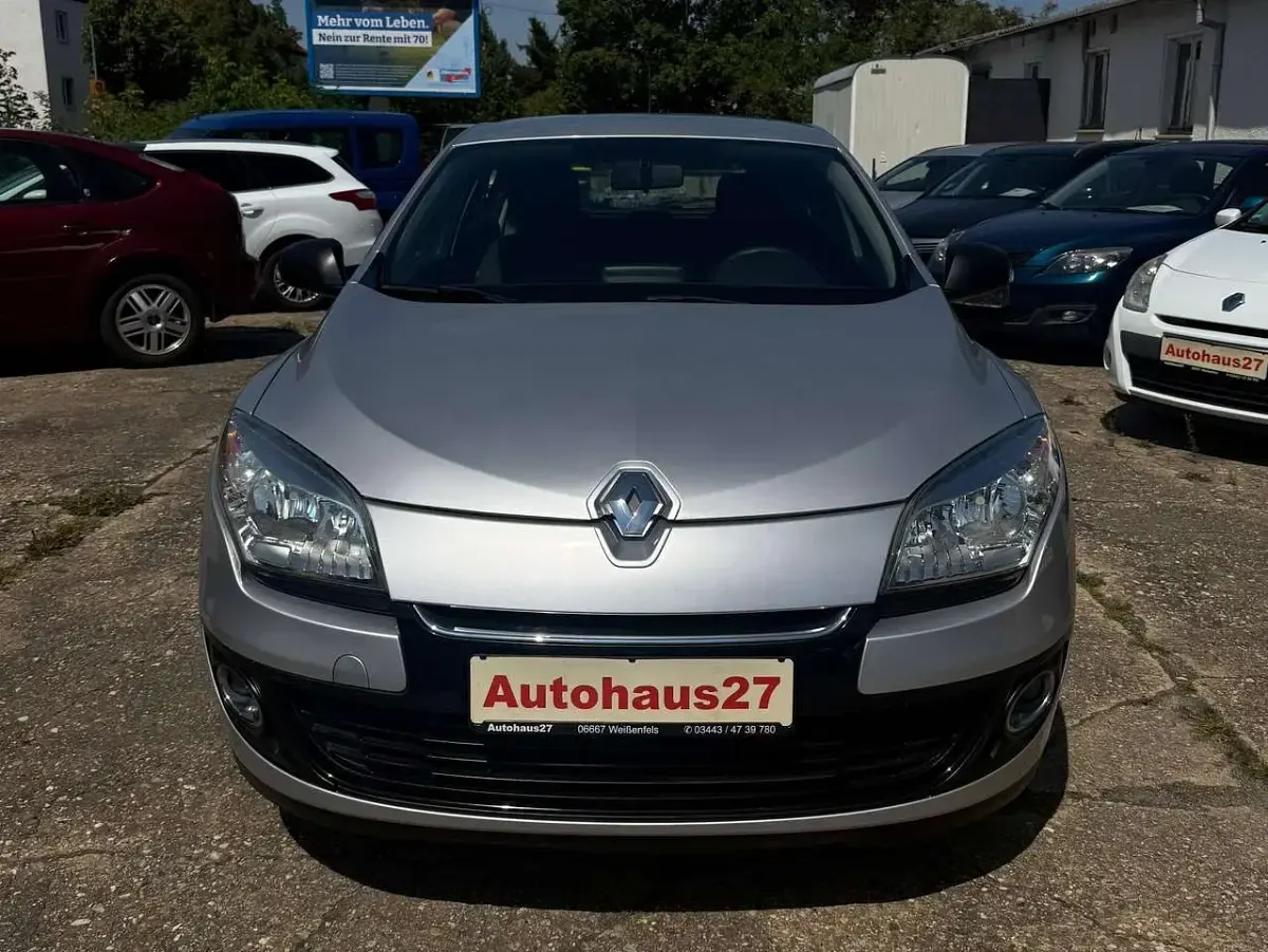 Gebraucht Renault Mégane III 101 PS (74 kW) 2012 Silber Limousine