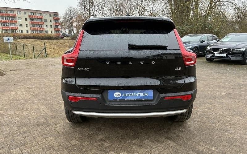 Neu Volvo XC40 Core 163 PS (119 kW) 2026 Schwarz SUV