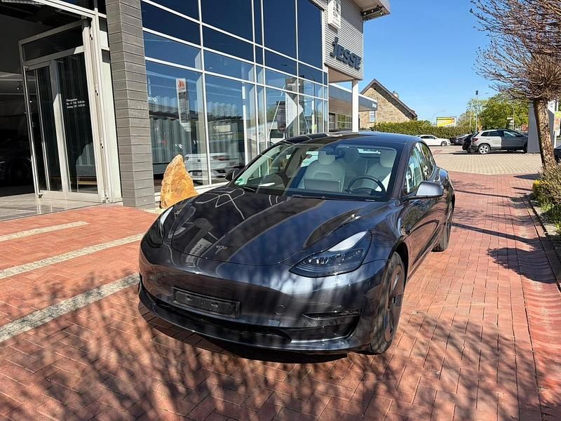 Second-hand Tesla Model 3 366 kW (498 CP) 2023 Gri Berlinǎ