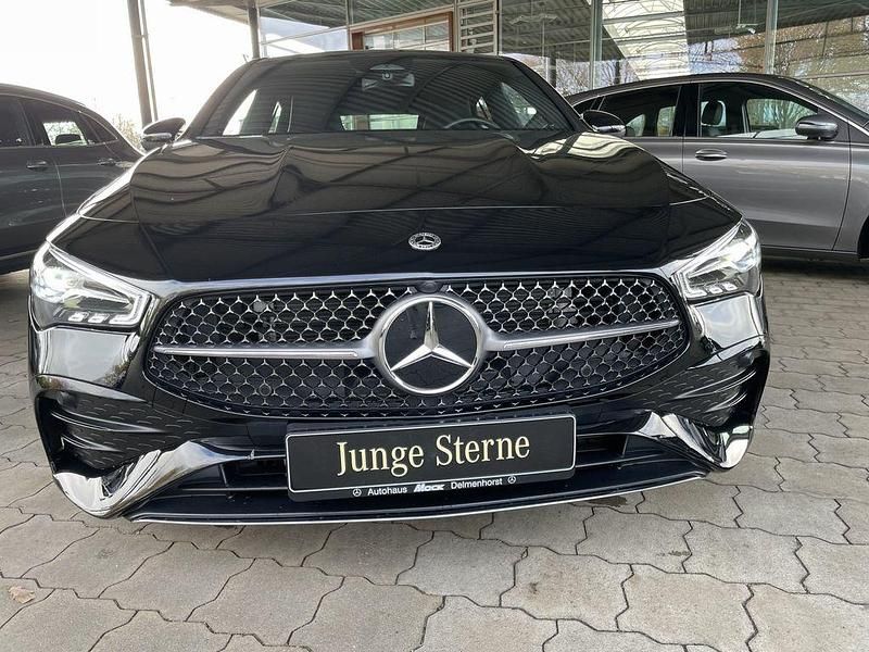 Gebraucht Mercedes CLA200 Shooting Brake Premium 163 PS (119 kW) 2024 Schwarz Kombi