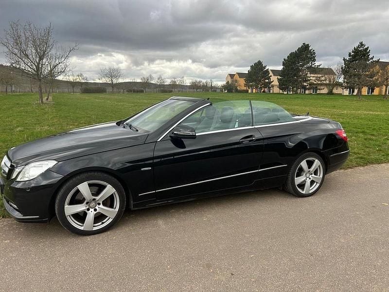 Gebraucht Mercedes E250 Avantgarde 204 PS (150 kW) 2011 Schwarz Cabrio
