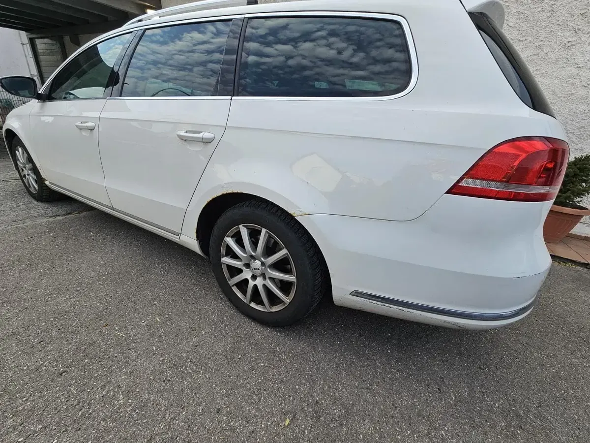 Gebraucht VW Passat 140 PS (102 kW) 2012 Weiß Kombi