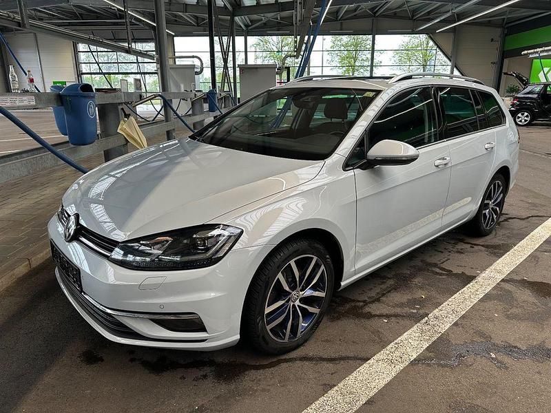 Weiß Gebraucht 2017 VW Golf VII Highline Limousine | 11.500 € (Fairer Preis) - Bild 1/4