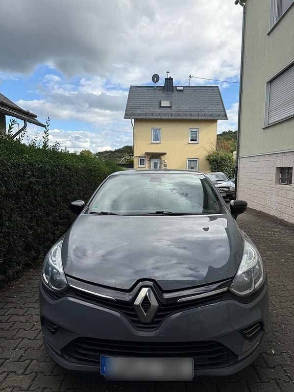 Grau Gebraucht 2019 Renault Clio IV Kleinwagen | 3.999 € (Superpreis) - Bild 1/4