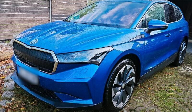Blau Gebraucht 2021 Skoda Enyaq iV ecoSuite SUV | 29.998 € - Bild 1/4