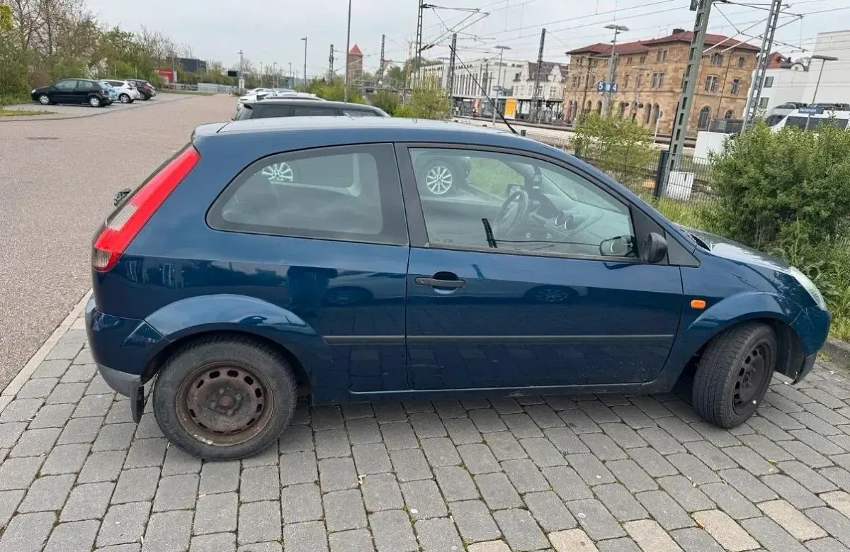 Gebraucht Ford Fiesta 60 PS (44 kW) 2004 Blau Kleinwagen