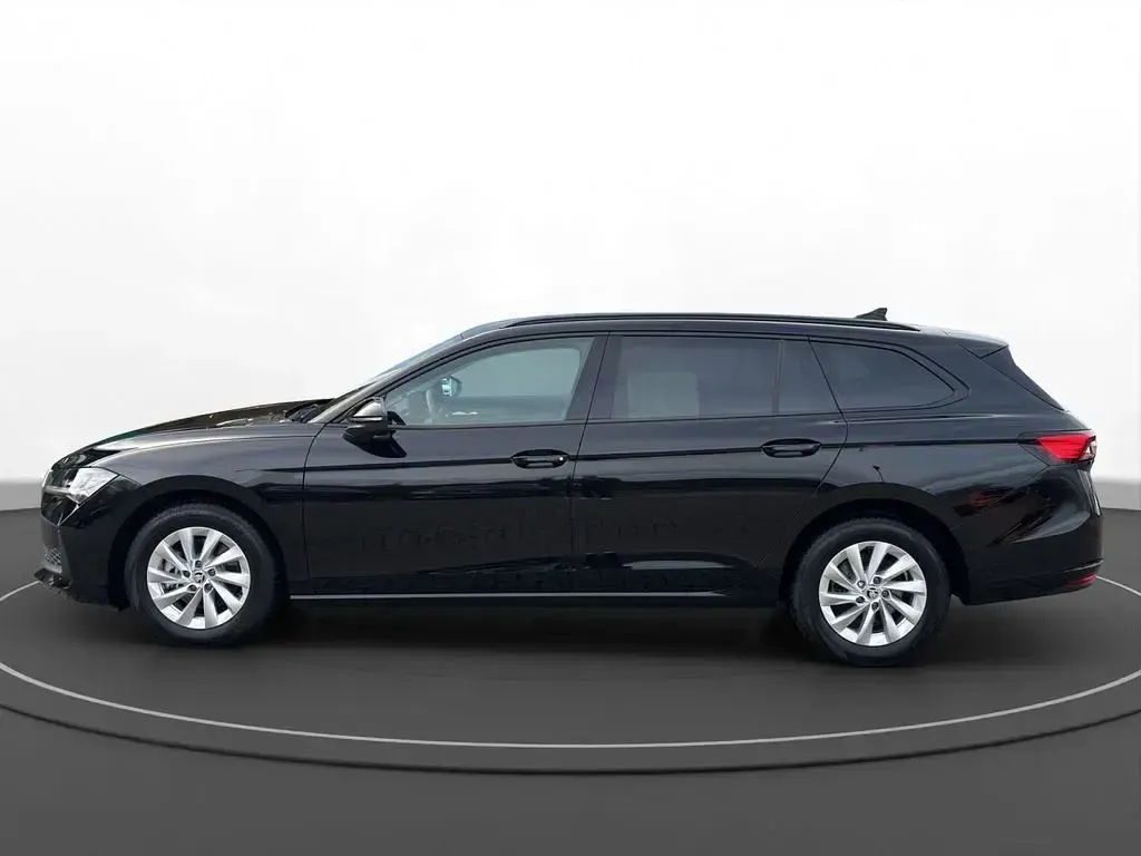 Gebraucht Skoda Superb Essence 150 PS (110 kW) 2025 Ebony schwarz metallic Kombi