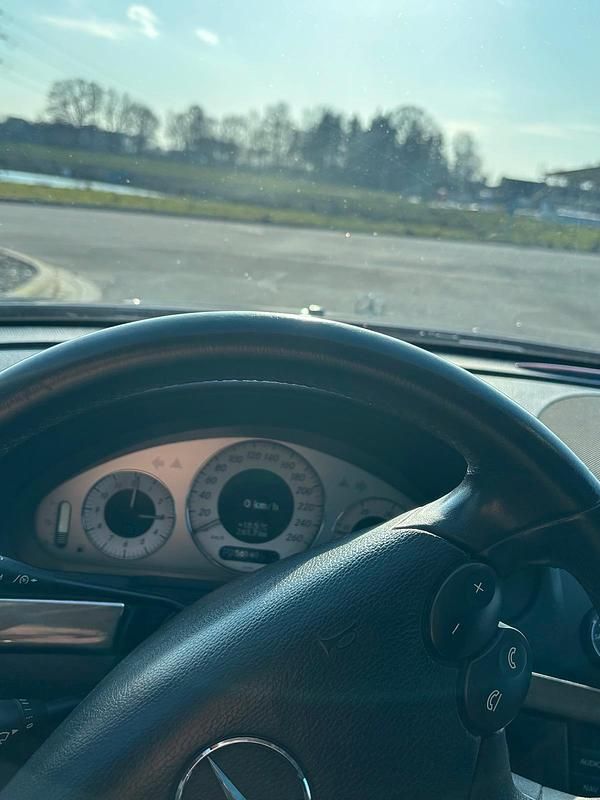 Gebraucht Mercedes E300 211 PS (155 kW) 2009 Schwarz Limousine