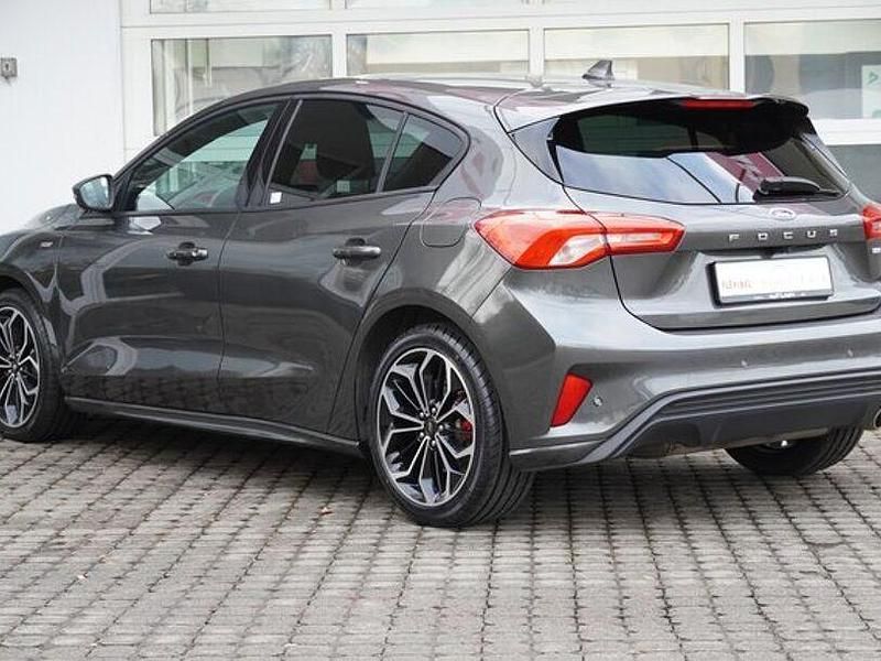 Gebraucht Ford Focus ST-Line X 155 PS (114 kW) 2021 Grau Limousine