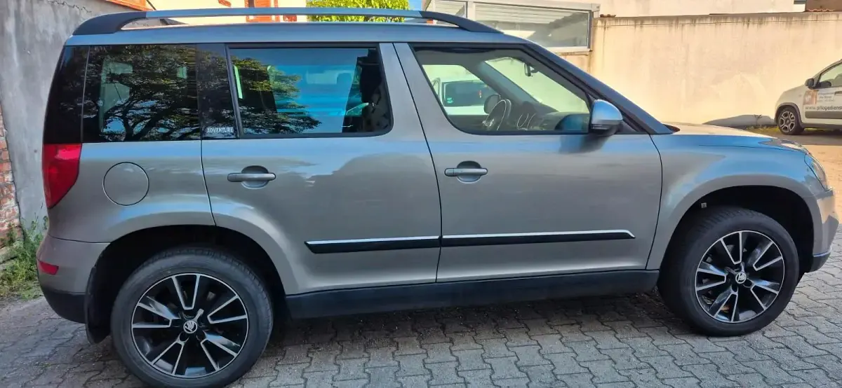 Gebraucht Skoda Yeti 140 PS (102 kW) 2015 Grau SUV