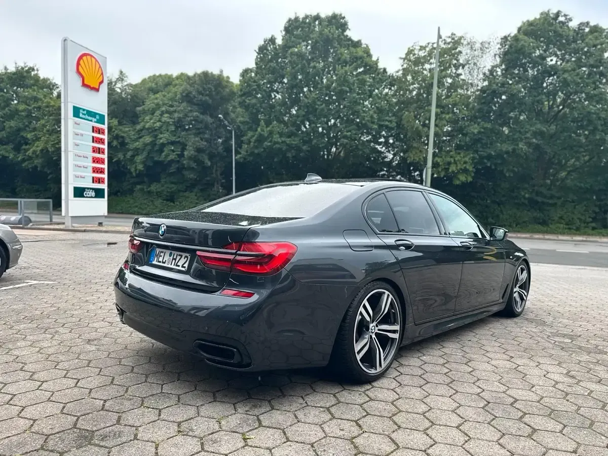 Gebraucht BMW 740 M Sport 320 PS (235 kW) 2016 Grau Limousine