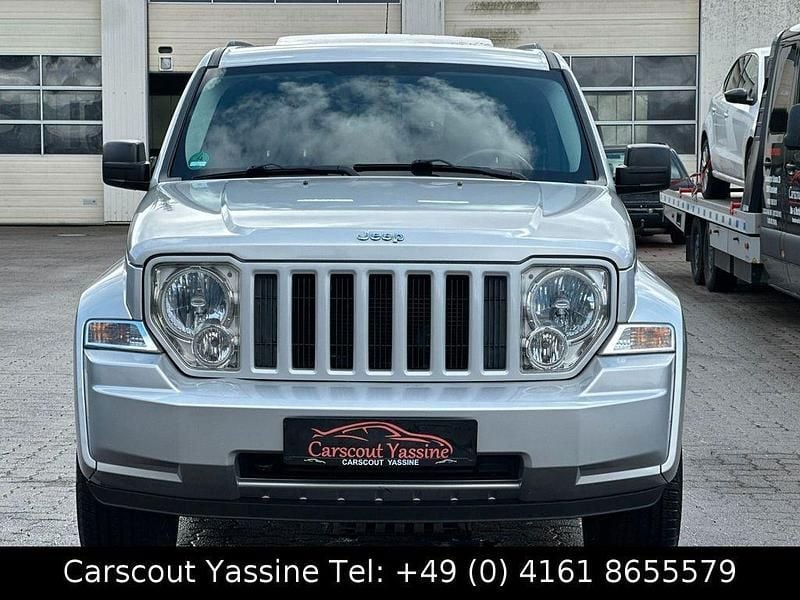 Gebraucht Jeep Cherokee Sport 177 PS (130 kW) 2012 Silber SUV