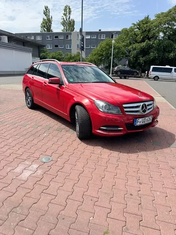 Gebraucht Mercedes C250 Avantgarde 204 PS (150 kW) 2013 Rot Limousine