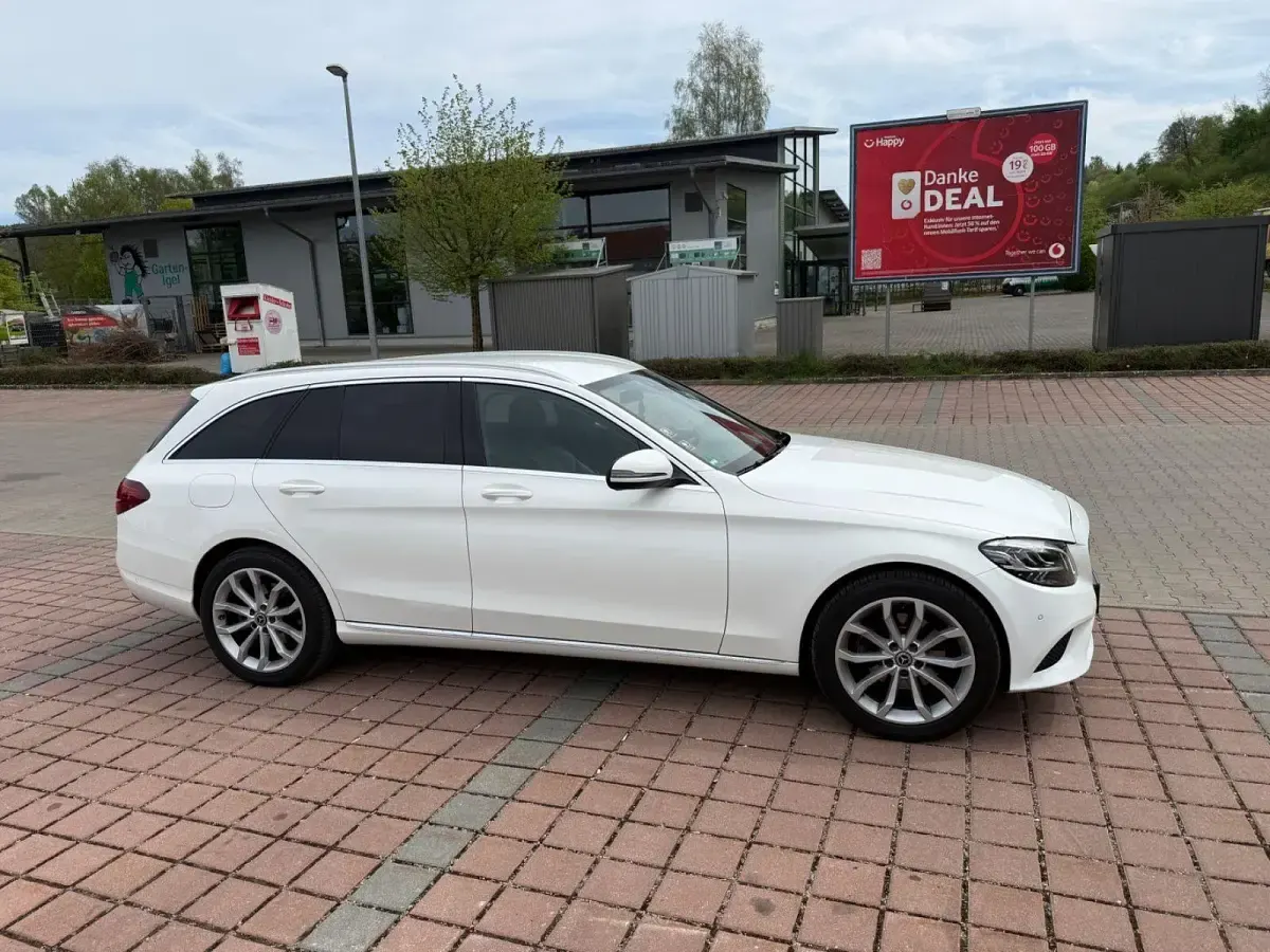 Gebraucht Mercedes C220 194 PS (142 kW) 2019 Weiß Kombi