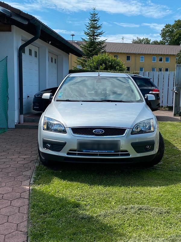 Silber Gebraucht 2005 Ford Focus Limousine | 600 € (Superpreis) - Bild 1/4