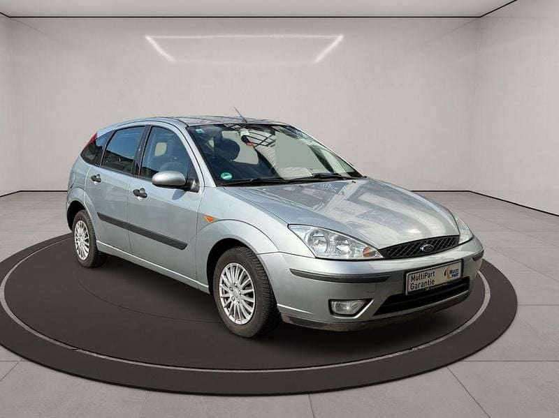 Silber Gebraucht 2002 Ford Focus Ambiente Limousine | 599 € (Guter Preis) - Bild 1/4
