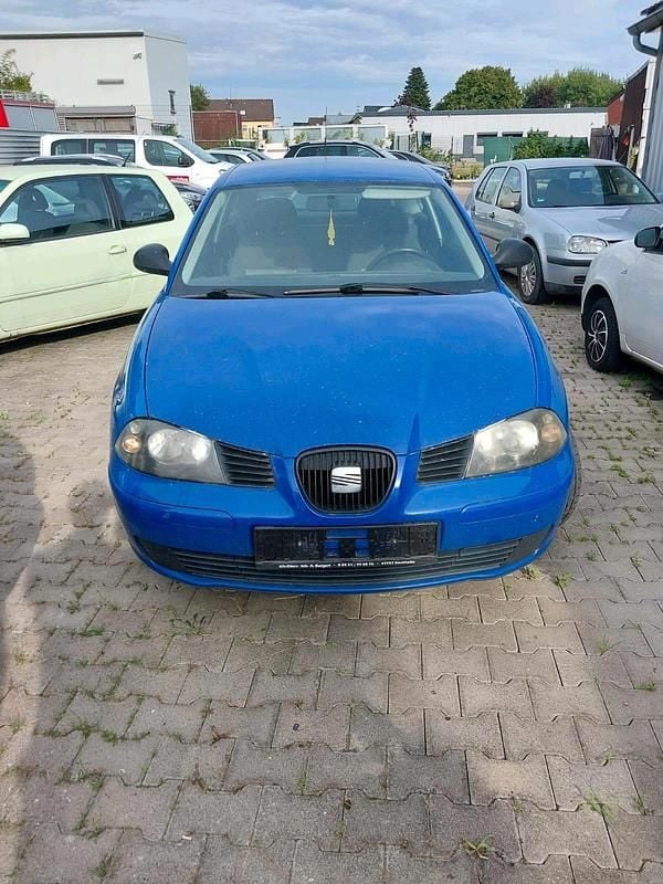 Blau Gebraucht 2004 Seat Ibiza Kleinwagen | 350 € (Superpreis) - Bild 1/2