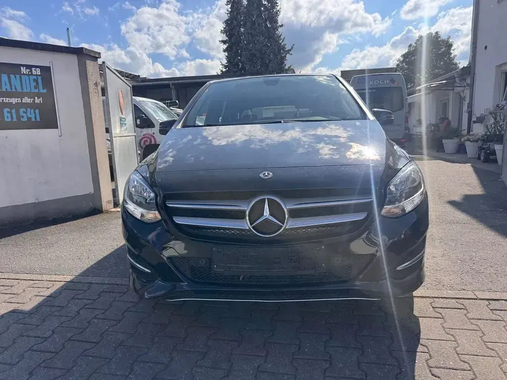 Gebraucht Mercedes B180 109 PS (80 kW) 2017 Schwarz Van / Kleinbus