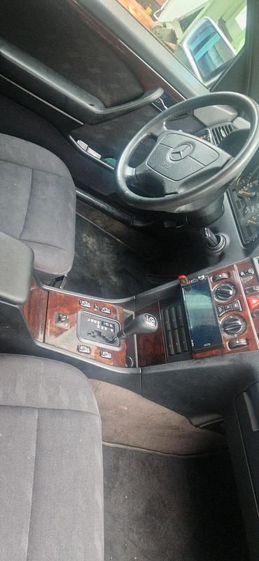 Second-hand Mercedes C180 122 CP (89 kW) 1997 Argintiu Berlinǎ