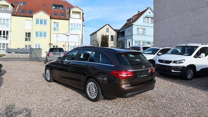 Gebraucht Mercedes C200 136 PS (100 kW) 2015 Braun Limousine