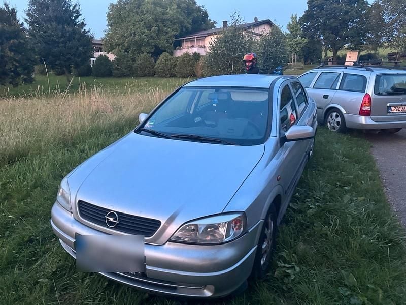 Grau Gebraucht 1998 Opel Astra Limousine | 400 € (Superpreis) - Bild 1/4