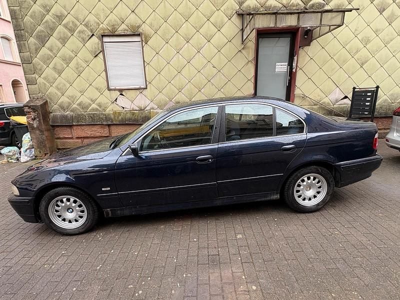 Gebraucht BMW 525 163 PS (119 kW) 2001 Blau Limousine