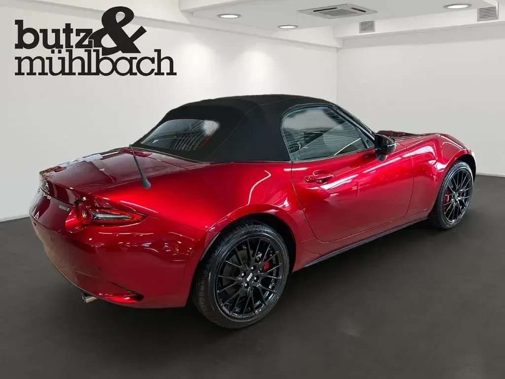 Neu Mazda MX5 Exclusive 132 PS (97 kW) 2026 Soul red crystal metallic Cabrio