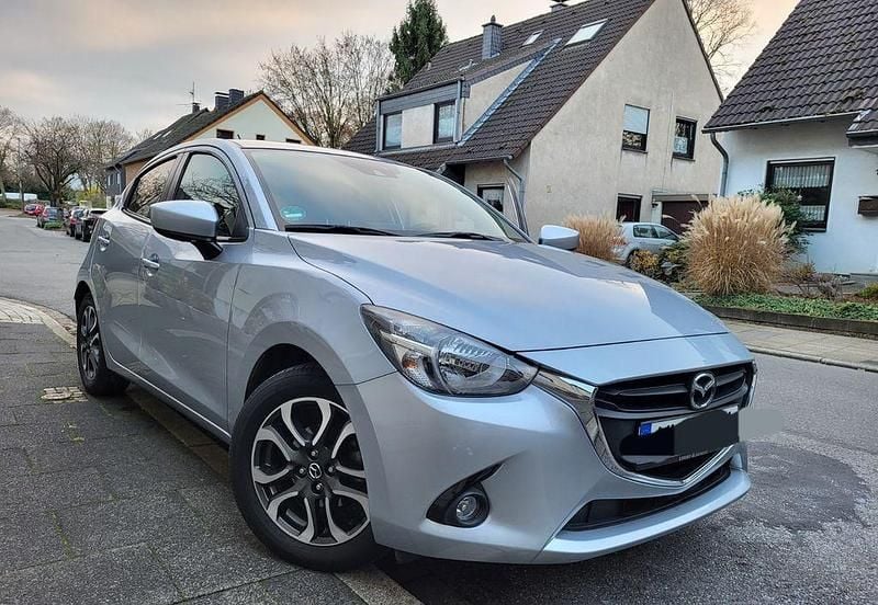 Grau Gebraucht 2017 Mazda 2 Exclusive-Line Limousine | 11.200 € (Fairer Preis) - Bild 1/4