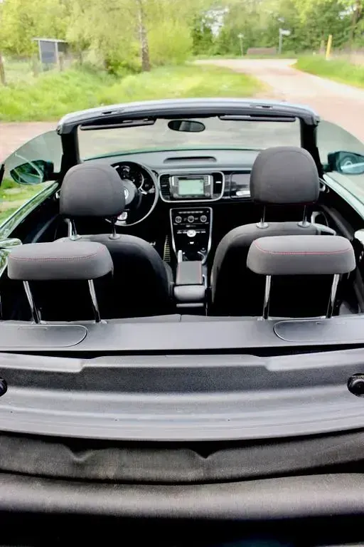 Używany VW Beetle Sound 105 KM (77 kW) 2018 Niebieski Hatchback
