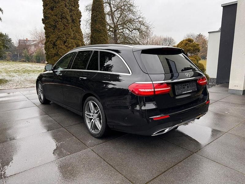 Gebraucht Mercedes E220 AMG 194 PS (142 kW) 2017 Schwarz Limousine