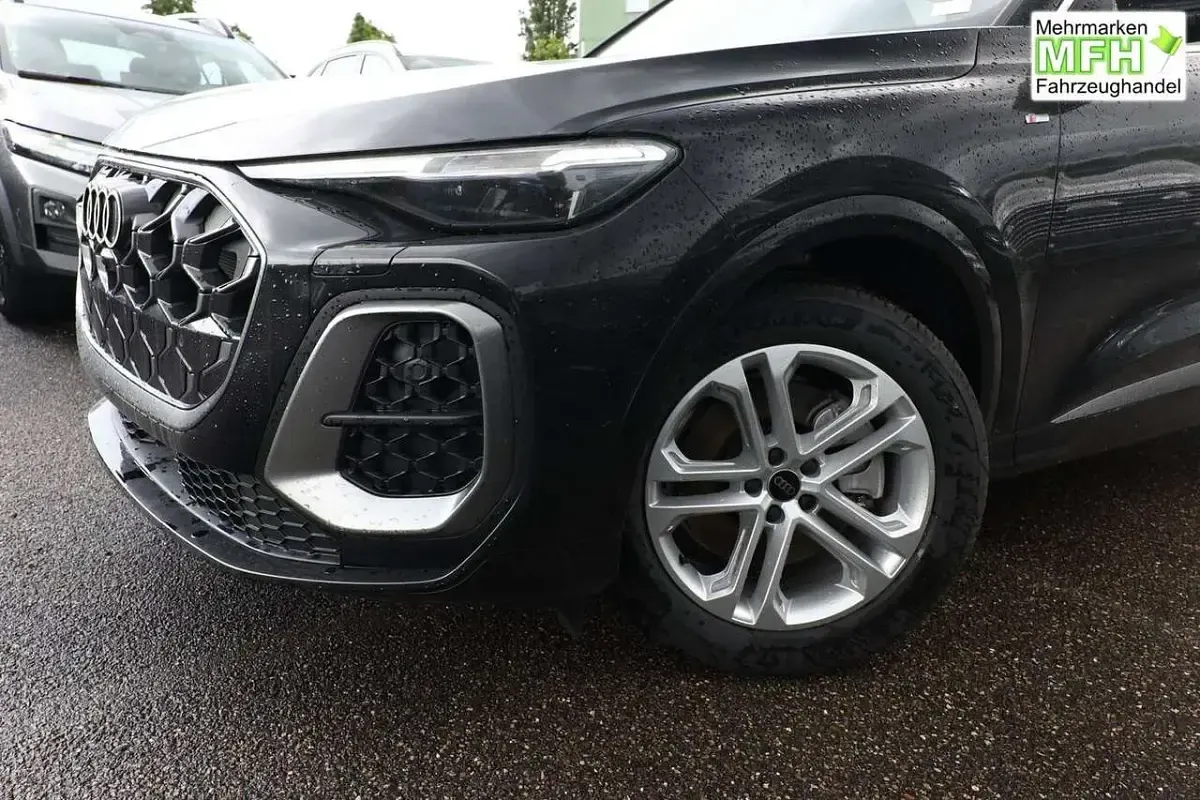 Neu Audi Q5 S-Line 204 PS (150 kW) 2025 Mythosschwarz metallic SUV